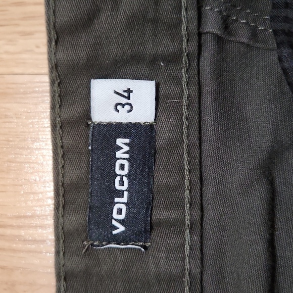 Volcom  Mens 3 Frkin Modern Chino Shorts size 28 - Picture 3 of 6
